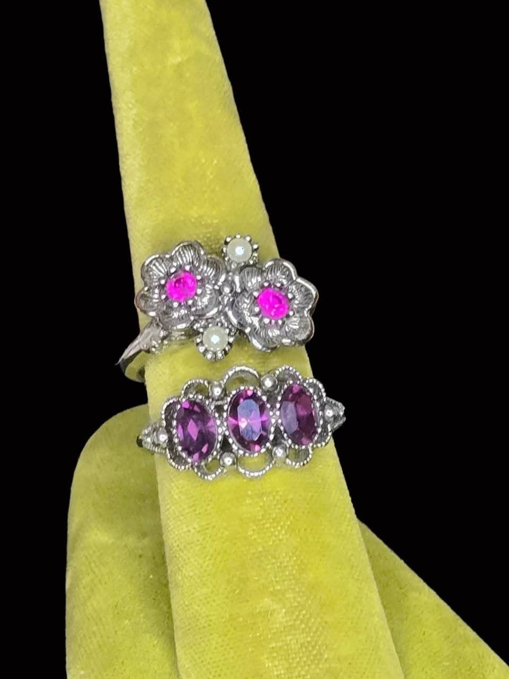 2 Vintage NOS Rhinestone Avon Rings - Picture 2 of 3